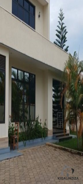 This fully furnished modern house for rent is located at Kigali-Kiyovu in a good and serene neighborhood closer to Central bank of Rwanda (BNR)