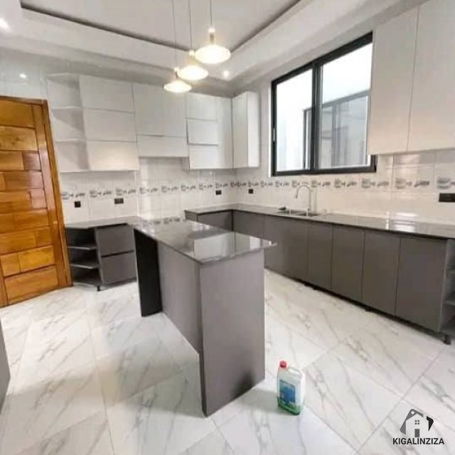 a new house for sale in kigali kibagaga , 7 bedrooms
