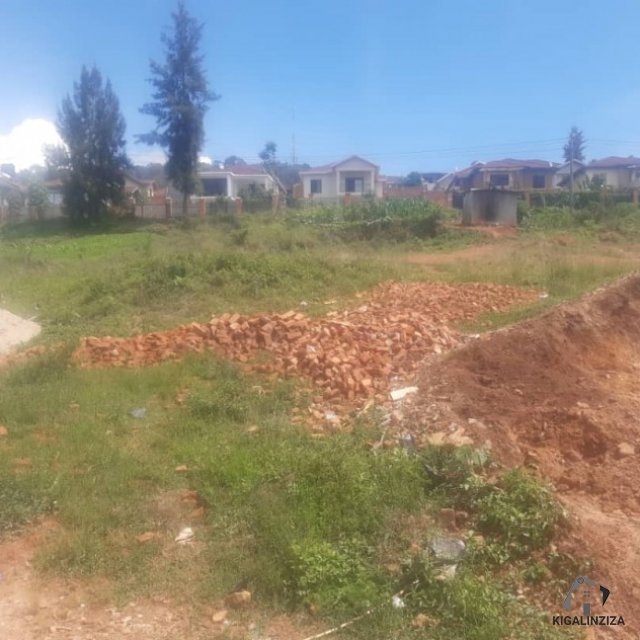 Plot for sale in Rebero