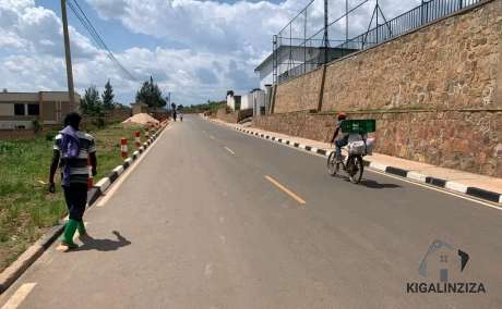 Kigali Good plot for sale in Kinyinya with view