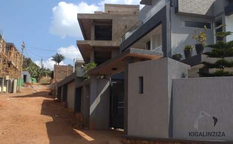 Very nice plot for sale at rebero 0788579170
